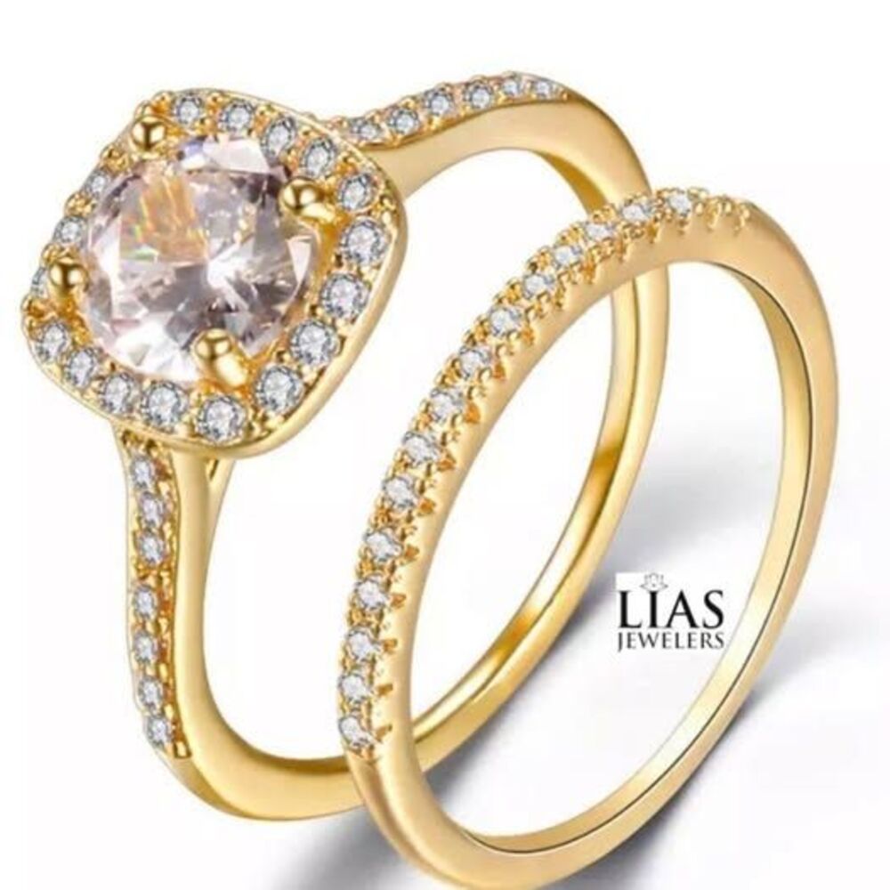 New 18k yellow gold wedding ring set